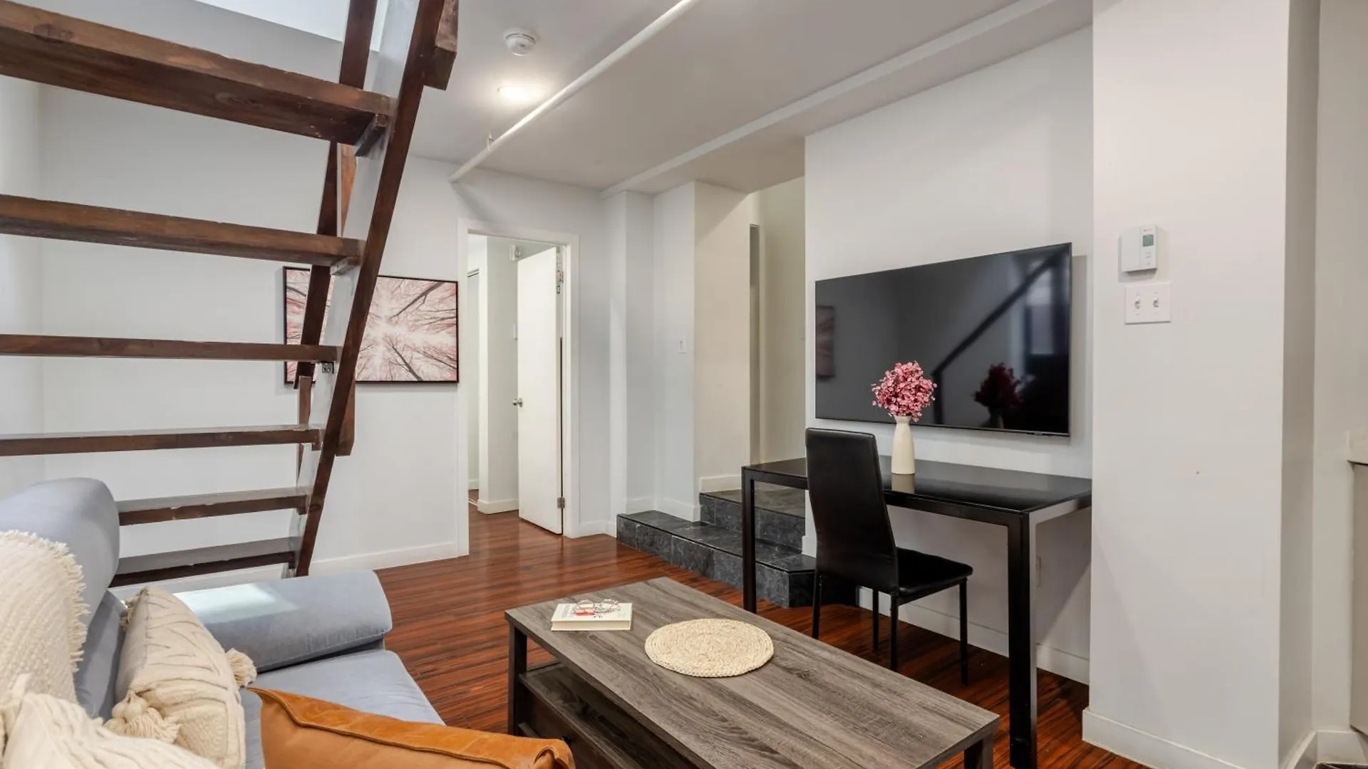 Apartment 1Bdr Mezzanine-Bishop-Vibe Central Mtl Montréal