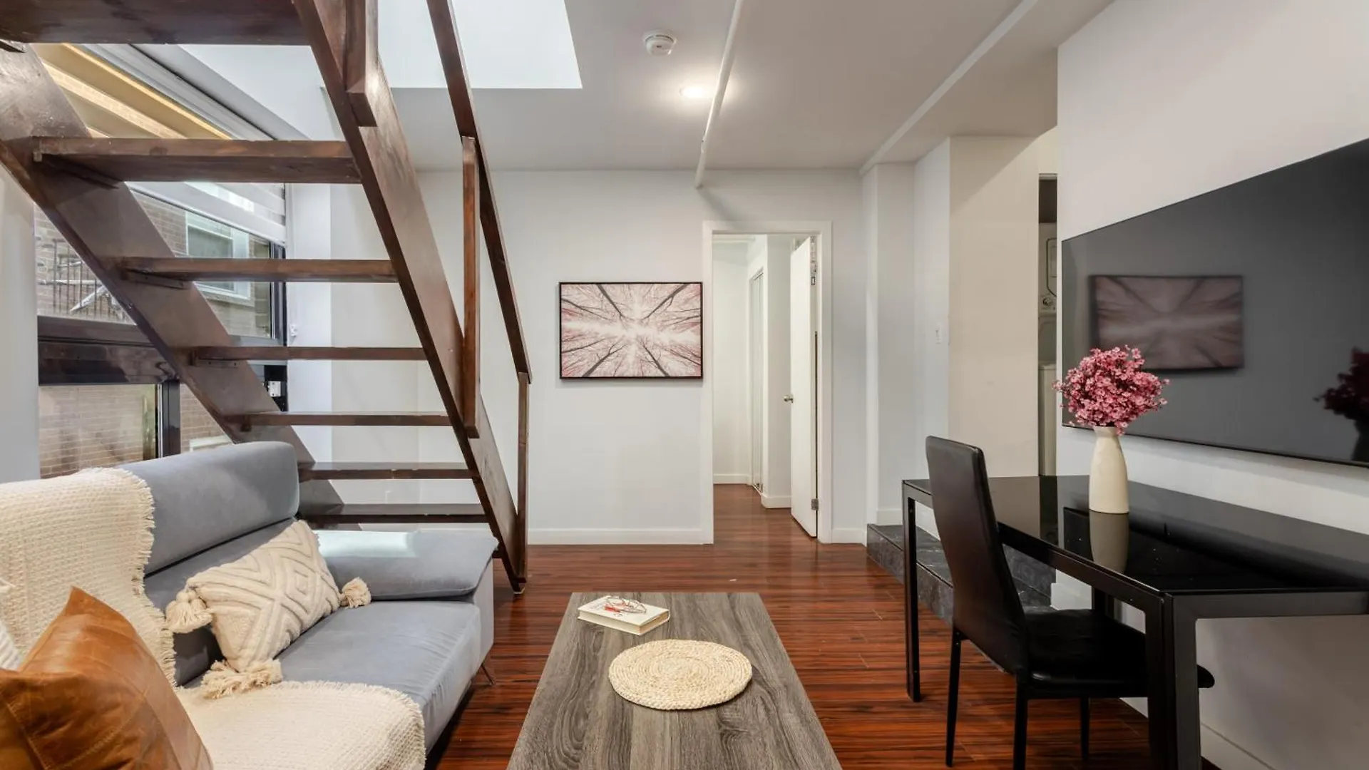 1Bdr Mezzanine-Bishop-Vibe Central Mtl Montréal
