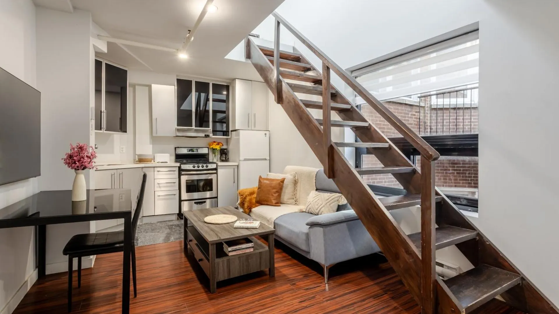 1Bdr Mezzanine-Bishop-Vibe Central Mtl Montréal